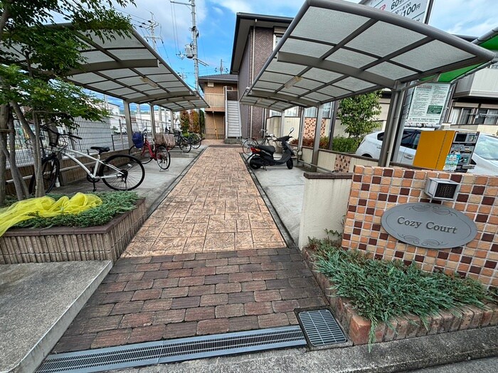 物件外観写真6　(エントランス部分)