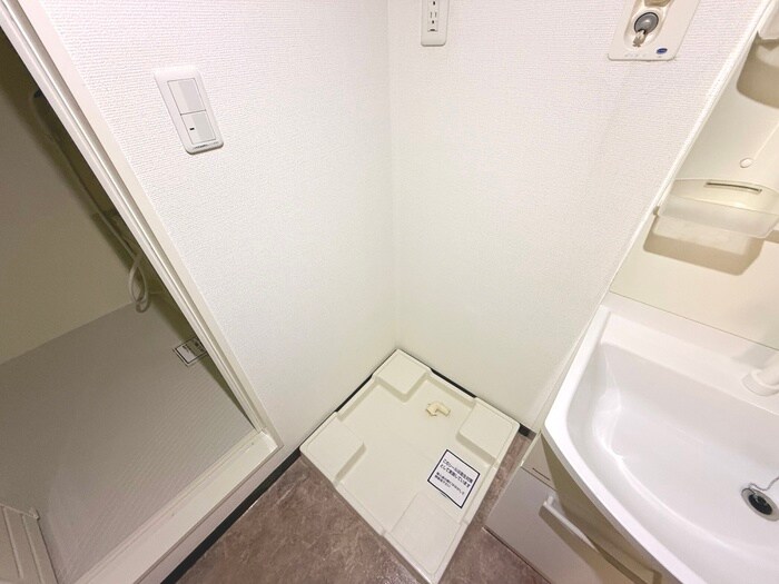 物件内観写真13　(洗濯機置場)