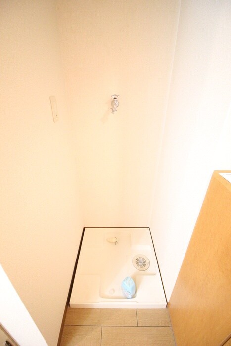 物件内観写真16　(洗濯機置場)