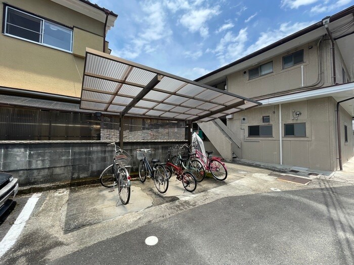 物件外観写真2　(駐輪場)