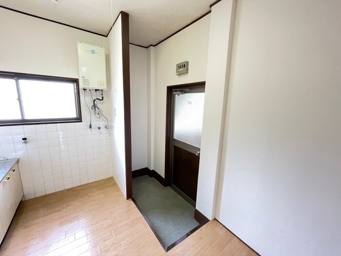 物件内観写真15　(玄関)