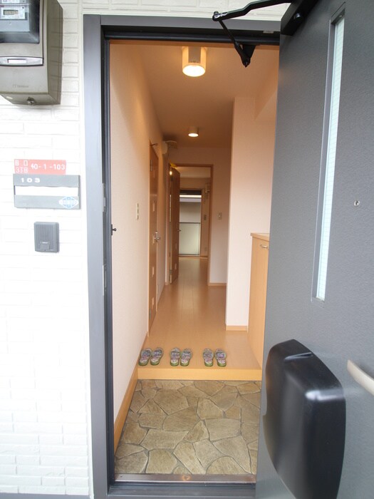 物件内観写真7　(玄関)