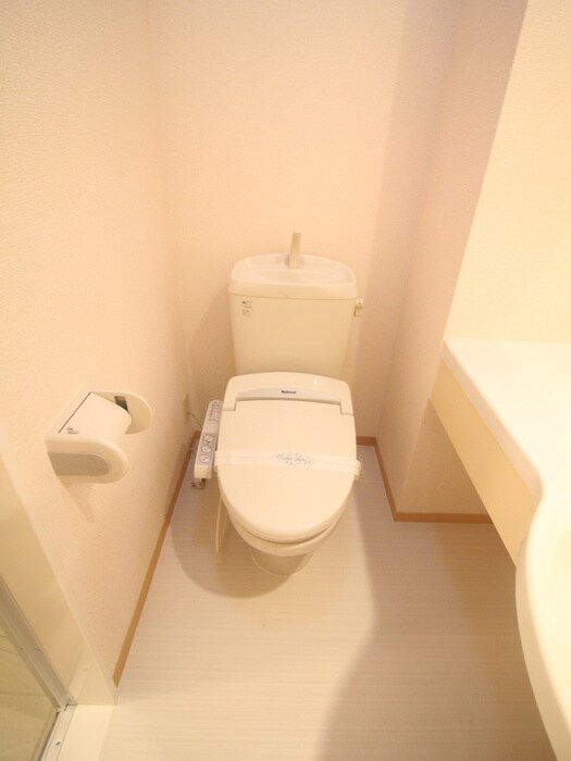 物件内観写真8　(トイレ)