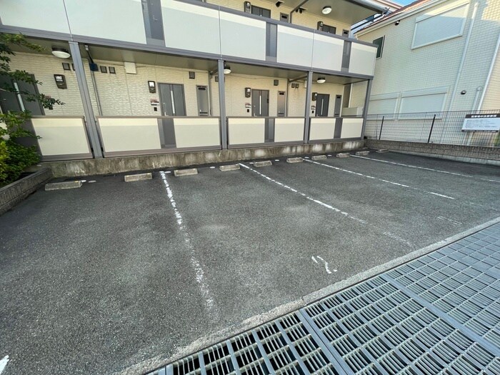 物件外観写真3　(駐車場)
