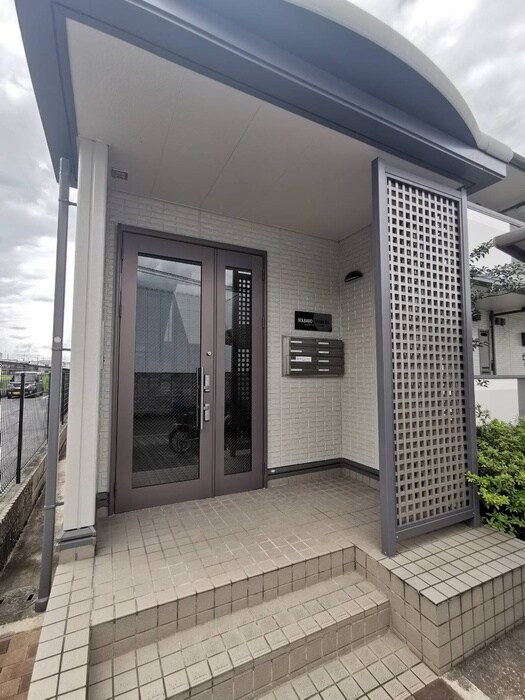 物件外観写真4　(エントランス部分)