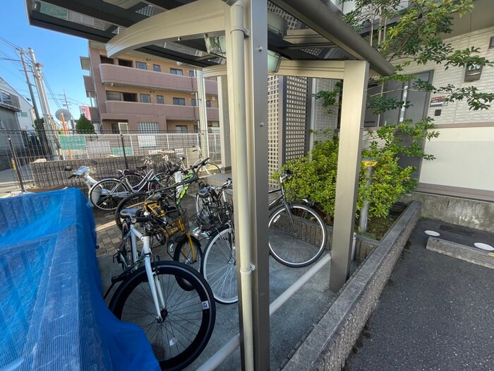 物件外観写真6　(駐輪場)