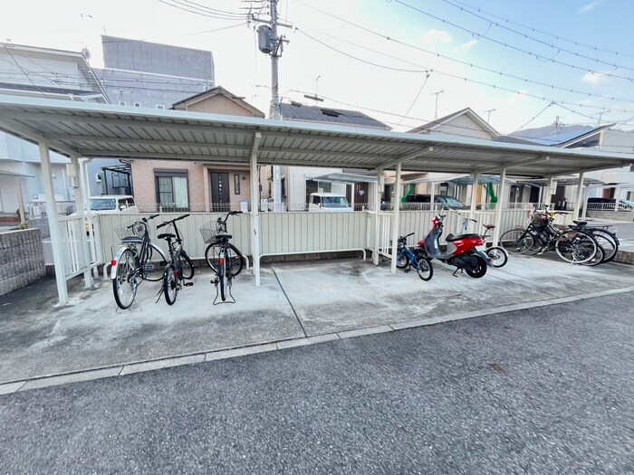物件外観写真3　(駐輪場)