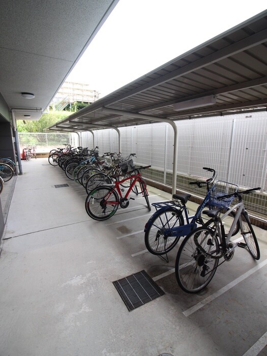 物件外観写真3　(駐輪場)