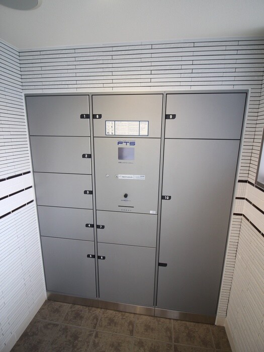 物件外観写真5　(エントランス部分)