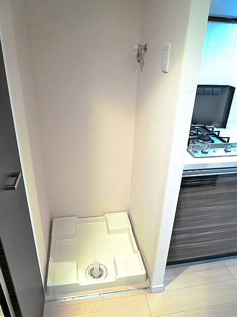 物件内観写真10　(洗濯機置場)