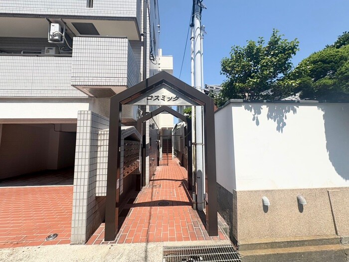 物件外観写真4　(エントランス部分)