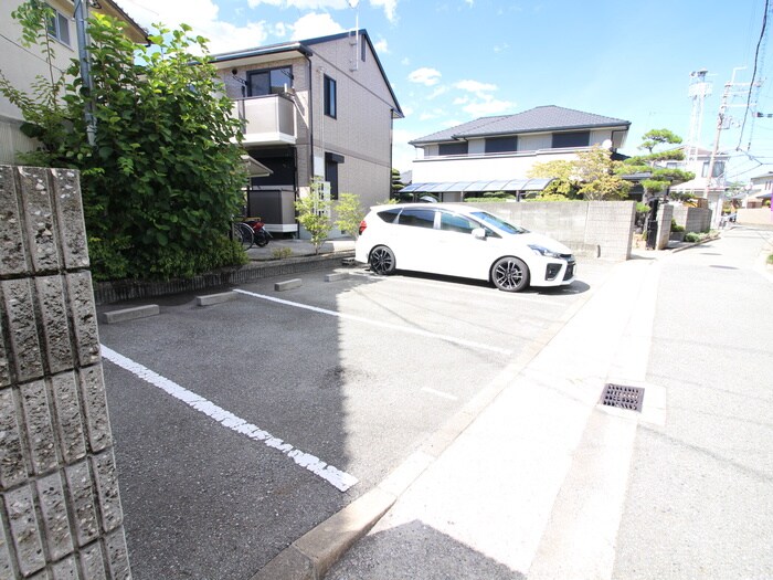 物件外観写真5　(駐車場)