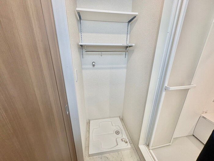 物件内観写真6　(洗濯機置場)