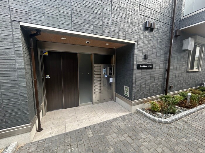 物件外観写真5　(エントランス部分)