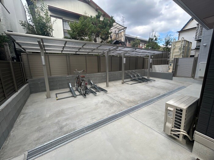 物件外観写真6　(駐輪場)