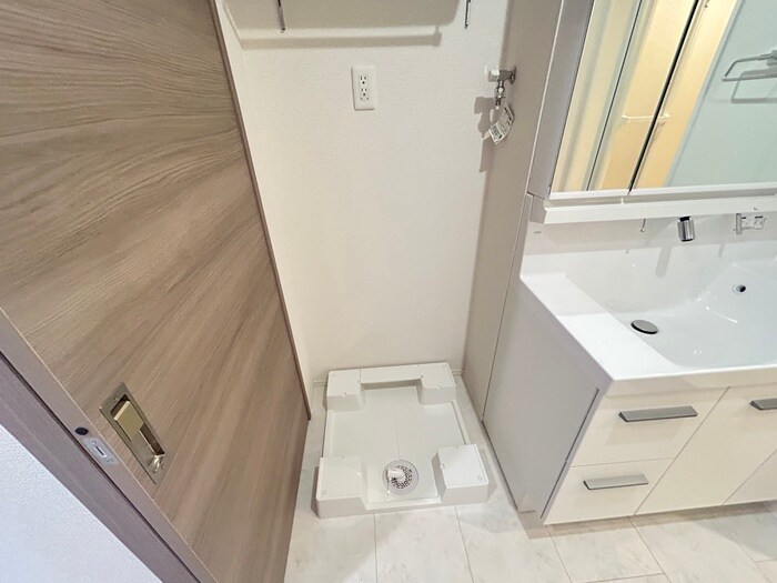 物件内観写真10　(洗濯機置場)