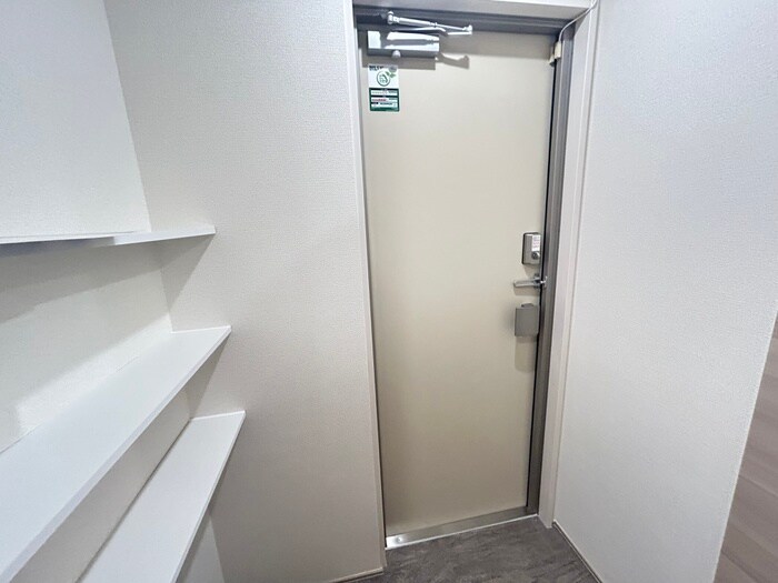 物件内観写真11　(玄関)
