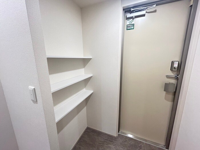 物件内観写真11　(玄関)