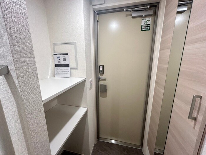物件内観写真12　(玄関)