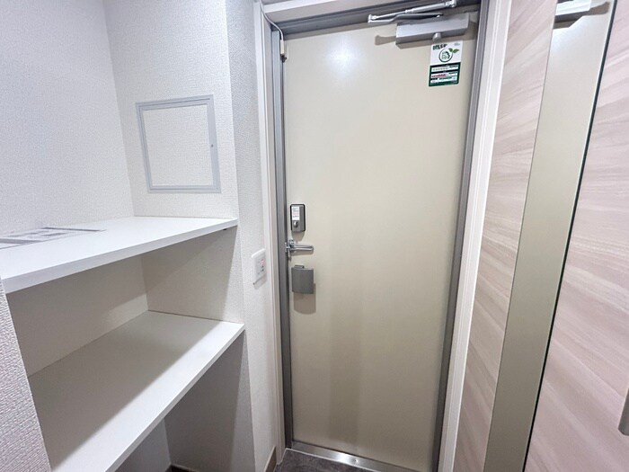 物件内観写真16　(玄関)