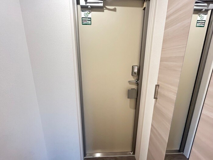 物件内観写真16　(玄関)