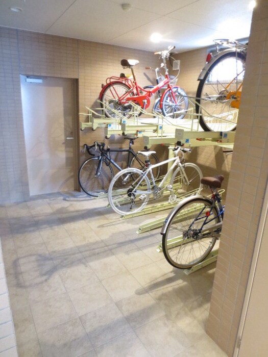 物件外観写真3　(駐輪場)