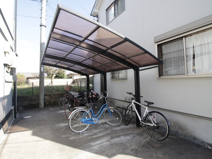 物件外観写真3　(駐輪場)