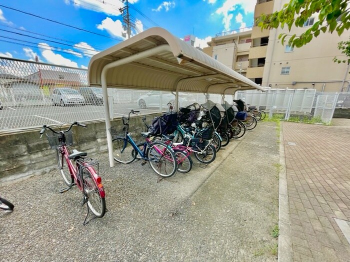 物件外観写真4　(駐輪場)