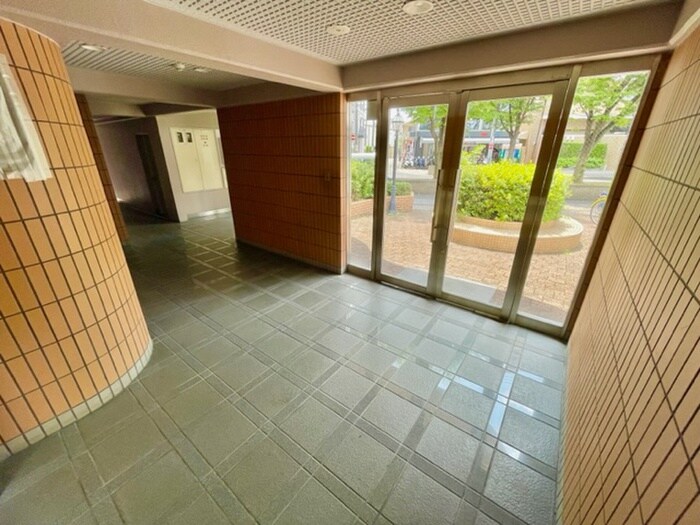 物件外観写真6　(エントランス部分)