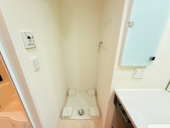 物件内観写真16　(洗濯機置場)