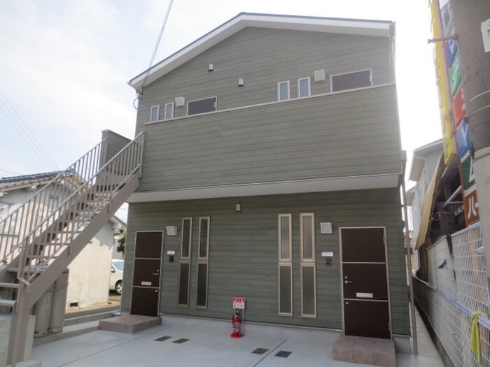 物件外観写真6　(エントランス部分)