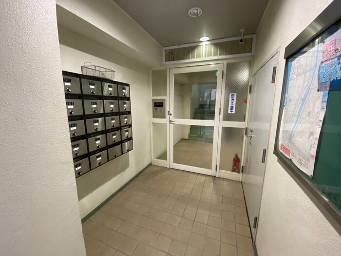 物件外観写真3　(エントランス部分)