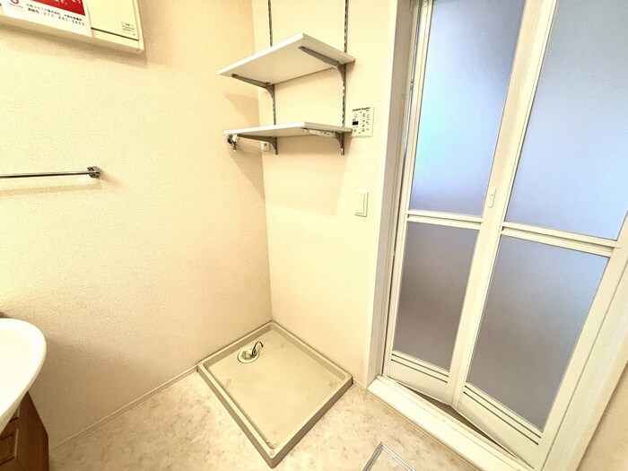 物件内観写真11　(洗濯機置場)