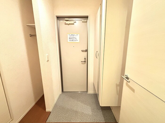 物件内観写真17　(玄関)