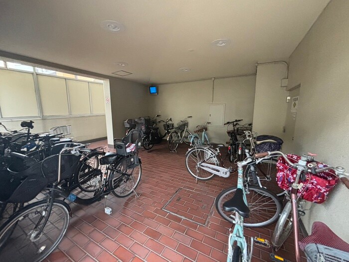 物件外観写真5　(駐輪場)