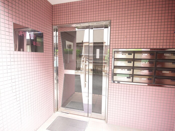 物件外観写真4　(エントランス部分)