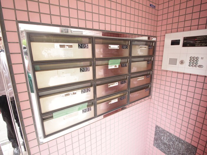 物件外観写真5　(エントランス部分)