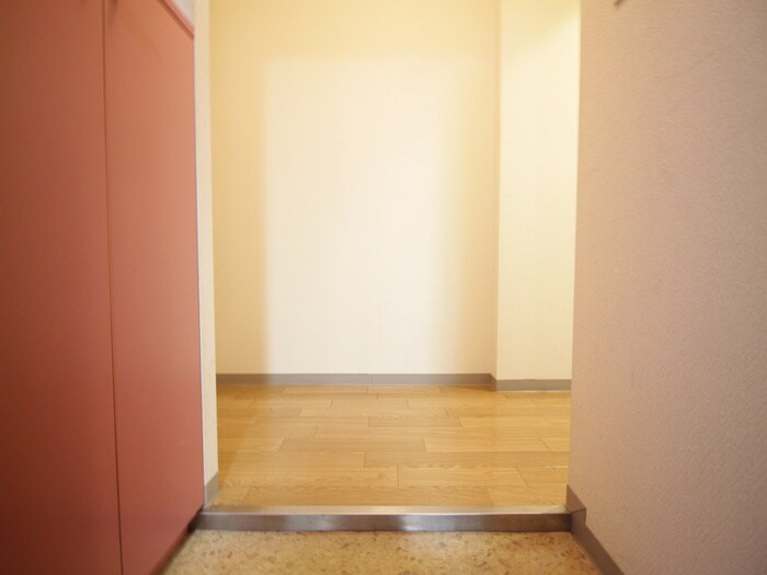 物件内観写真18　(玄関)