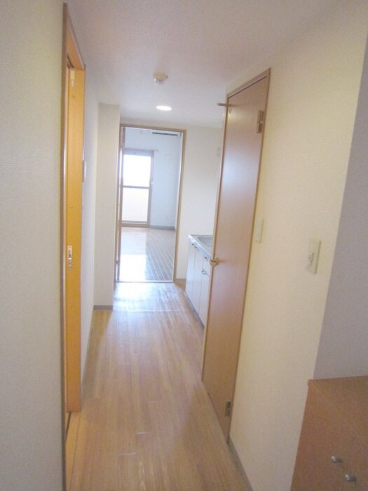 物件内観写真12　(廊下)