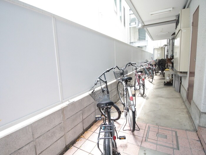 物件外観写真4　(駐輪場)