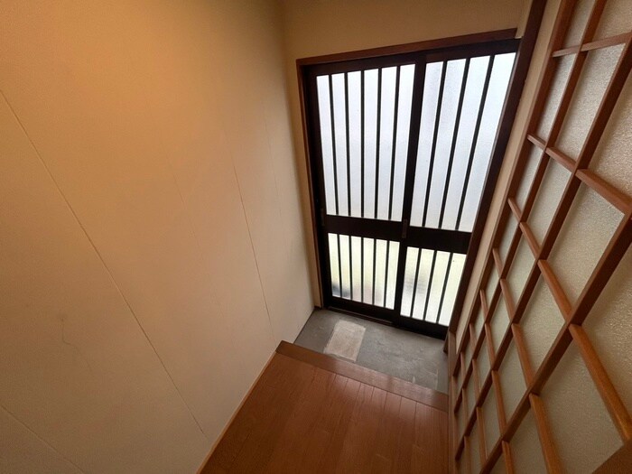 物件内観写真2　(玄関)