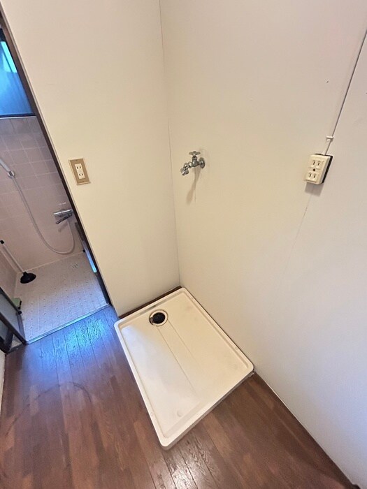 物件内観写真9　(洗濯機置場)