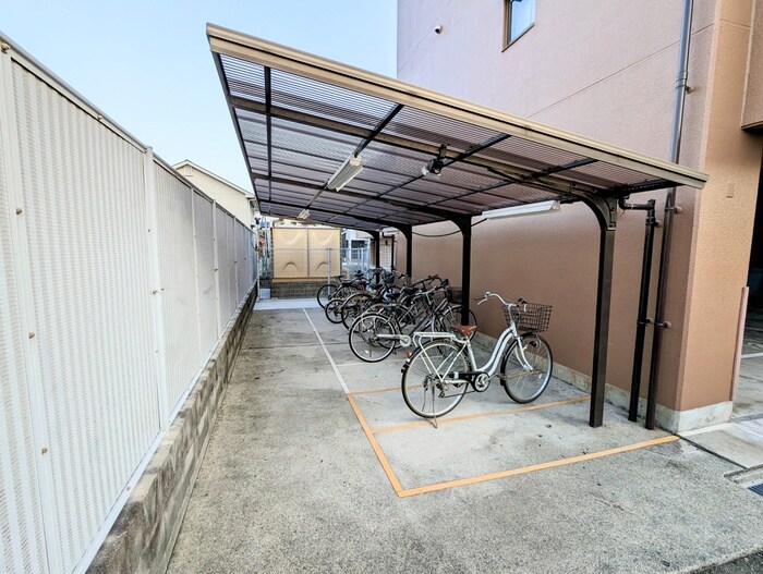 物件外観写真6　(駐輪場)