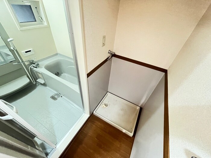 物件内観写真13　(洗濯機置場)