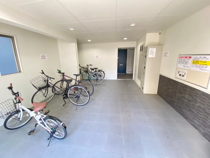 物件外観写真2　(エントランス部分)