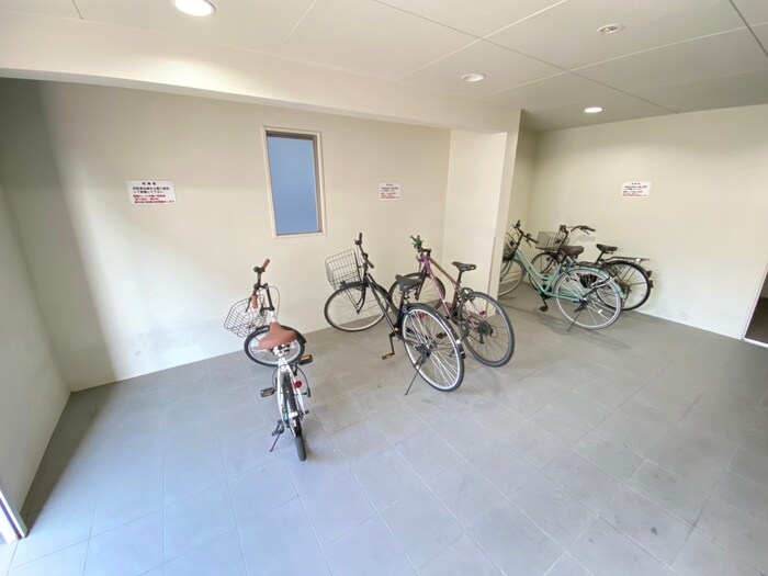 物件外観写真4　(駐輪場)