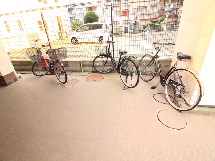 物件外観写真5　(駐輪場)