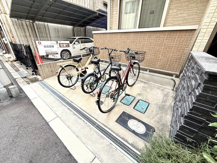 物件外観写真3　(駐輪場)
