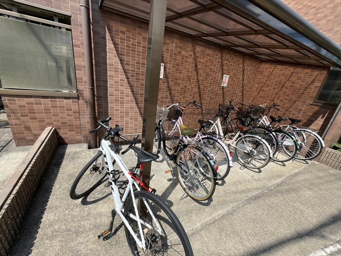 物件外観写真3　(駐輪場)