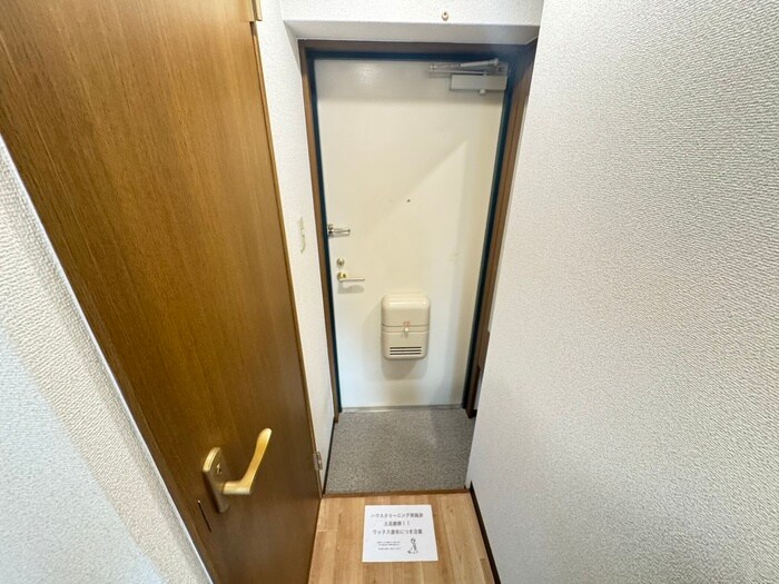 物件内観写真16　(玄関)